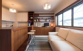 Lovelystay - Charm Beach Apartment By Metro Station